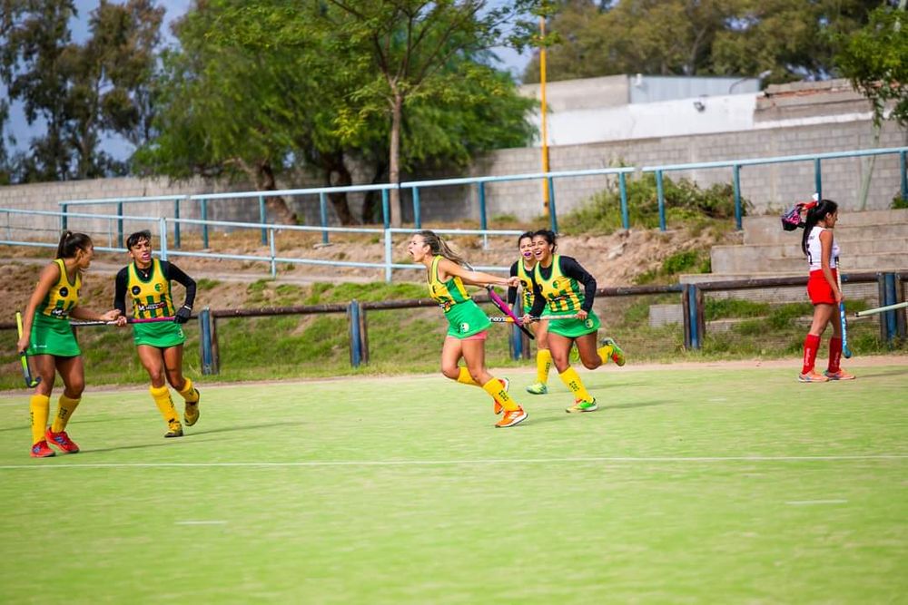 Milagros Romero festeja un gol de MORO.