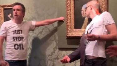 Nuevo ataque de activistas climáticos: vandalizaron La joven de la perla, de Vermeer