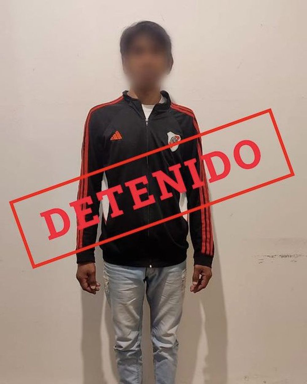 Coña. Tenía un pedido de captura por hechos de usurpación.&nbsp;