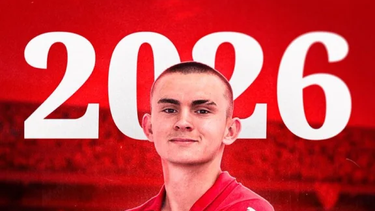 Santiago López firmó su contrato con Independiente.