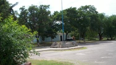 A los tiros, puso en fuga a una banda que intentó ingresar a su casa