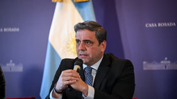 Catalán tuvo un paso fugaz como ministro del Interior. Catalán tuvo un paso fugaz como ministro del Interior.