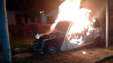 Otro incendio de un automóvil