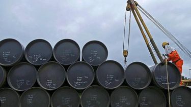 tras el anuncio de trump, el precio del petroleo cae por debajo de los us$100