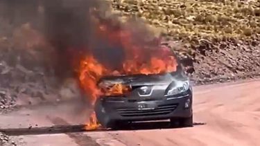 Se incendió un auto en la cordillera