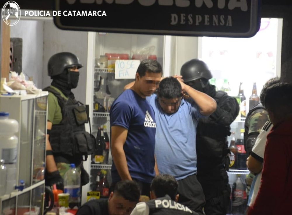El detenido utilizaba la fachada de una verdulería para comercializar estupefacientes.