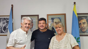 distincion al humorista daniel ponce por su trayectoria