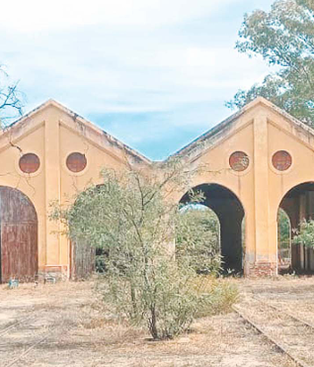 La vía férrea hacia Andalgalá y el desvío industrial La vía férrea hacia Andalgalá y el desvío industrial