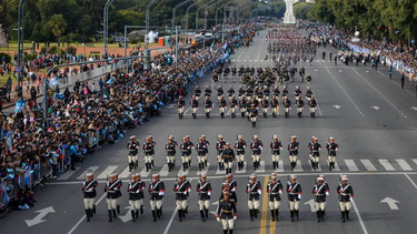 Milei encabeza el desfile militar en CABA por el Día de la Independencia