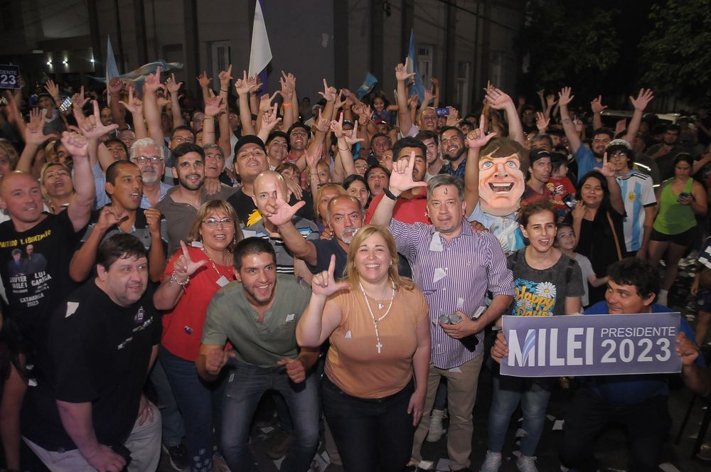 Ganadores. Dirigentes y referentes de LLa, la UCR y del PRO festejaron junto a los militantes.