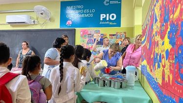 jalil rubrico convenio con nacion para garantizar el financiamiento de comedores escolares