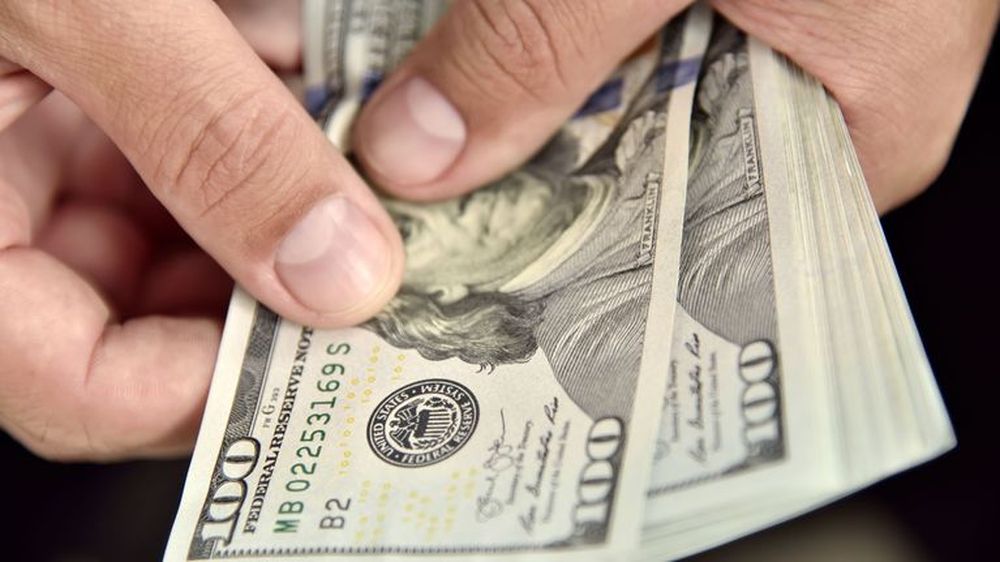 El dólar blue bajó hoy.
