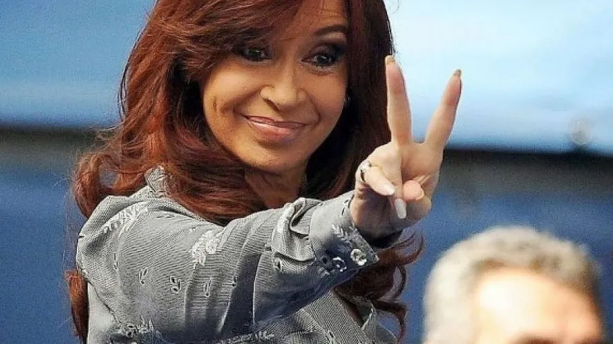 Cristina cumple 70 años: el hashtag en redes y el saludo de los políticos