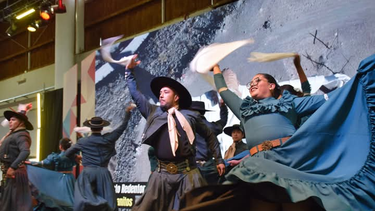 Fiambalá brilló en el escenario del Poncho 2025