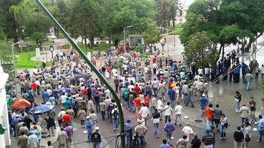 trabajadores estatales se movilizaron reclamando mejoras salariales