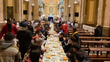 el arzobispo de buenos aires abrio la catedral como un comedor en medio de las criticas de la iglesia al gobierno