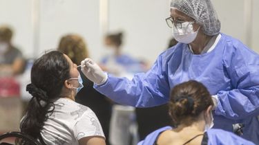 Los casos de coronavirus aumentaron más de un 115% en una semana