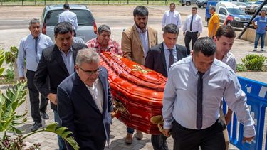 Último adiós. El gobernador dispuso que los restos del exmandatario sean velados en casa de gobierno. Hoy será el sepelio.&nbsp;