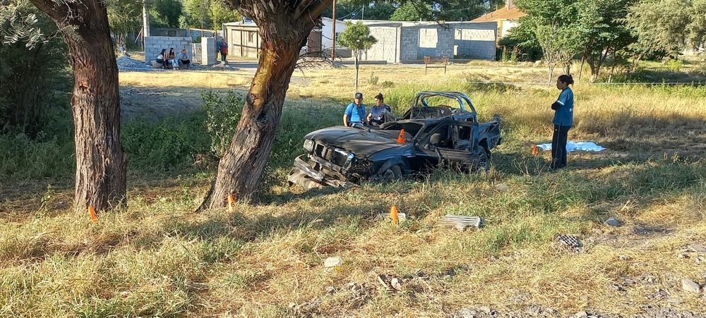 Terrible. El rodado en el que se trasladaban los tres ocupantes refleja la violencia del accidente.