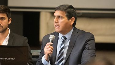 Martel: No podemos andar detrás de cada persona subiéndole el barbijo