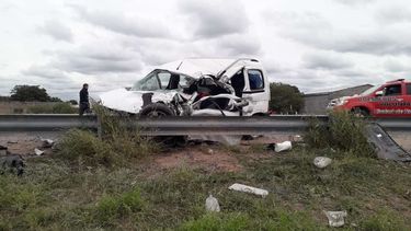 Murió un hombre tras un choque entre un camión y un utilitario