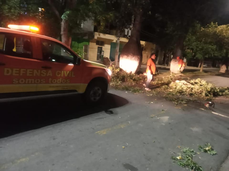 Defensa Civil realiza trabajos de limpieza