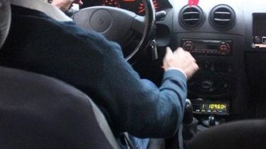 Remisero amenazó a una mujer con un arma para que le pague