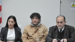 Imputado. Agüero (centro) atacó la acusación que hizo la Fiscalía en su contra. Imputado. Agüero (centro) atacó la acusación que hizo la Fiscalía en su contra.
