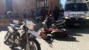 Violento choque de dos motos en pleno centro