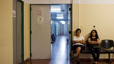 Motociclista internado de urgencia tras un choque