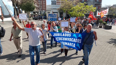 Jubilados autoconvocados volvieron a marchar por las calles de Capital