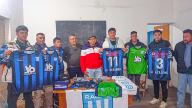 racing presento su plantel y camiseta para el torneo clausura de la liga andalgalense