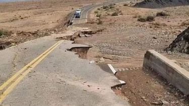 Fiambalá. La ruta que va a Las Termas se encuentra intransitable por un socavón producto del temporal.