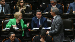 LLA envió a comisiones la refinanciación de deudas tras aliarse con el bloque cordobés