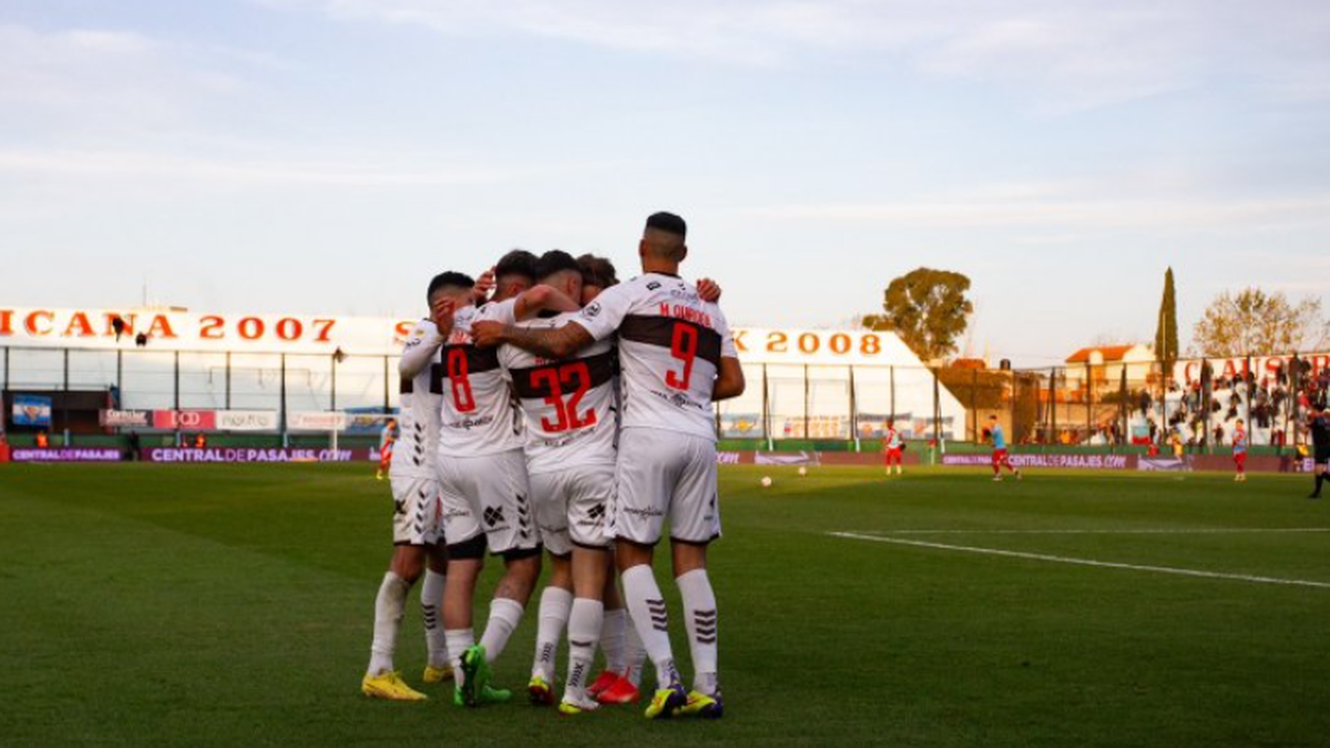 Platense Defeats Arsenal de Sarandí 2-0 in Key Match for Relegation in Professional League Tournament