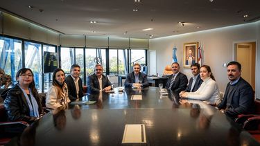 Diálogo. El gobernador Llaryora recibió a Jalil y una amplia delegación, con una agenda abierta.