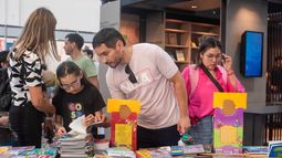 Historias de misterio, memoria y apariencias llegan a la Feria del Libro