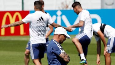 sampaoli probo con linea de tres y varios cambios