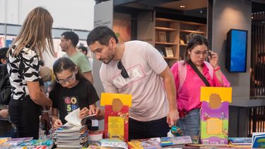 historias de misterio, memoria y apariencias llegan a la feria del libro