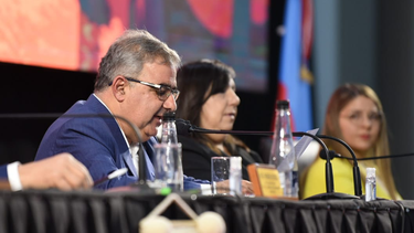 jalil anuncio estabilidad, recategorizaciones y reduccion de la jornada laboral para empleados publicos