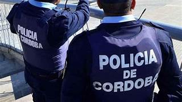 detuvieron a una mujer por convivir con los cadaveres de sus dos hermanos