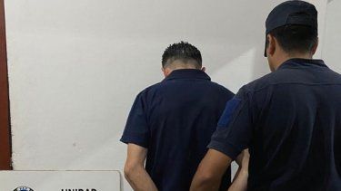 arrestado por golpear a su expareja