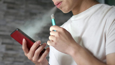 alertan por la adiccion de los vapers en adolescentes: piden actualizar la ley provincial