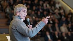 Desvío. El ministro de Economía Luis Caputo usa fondos para las rutas para fondear el equilibrio fiscal
