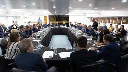 Los gobernadores, en alerta, se reúnen para analizar la fuerte caída de los recursos