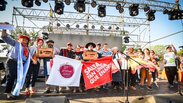 el 1° torneo de asado a la estaca reunio a 8 mil personas en fray mamerto esquiu