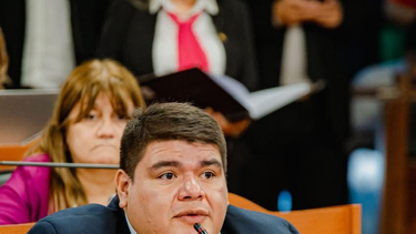 hernan diaz cruzo a mamerto acuna por los salarios: critica en catamarca lo que apoya a nivel nacional