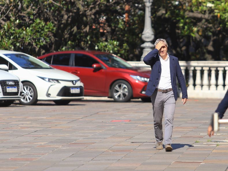 Conversaciones. Caputo, a la salida de la reunión en Casa Rosada.