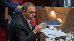 Adorni dijo que solo responderá ante la Justicia y que informará su patrimonio cuando venza el plazo legal Adorni dijo que solo responderá ante la Justicia y que informará su patrimonio cuando venza el plazo legal