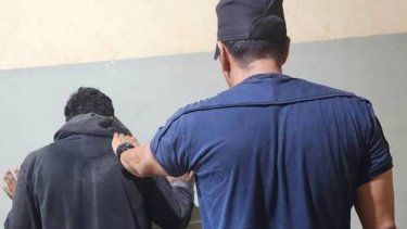 Trasladaba la base de un sommier y terminó en un calabozo